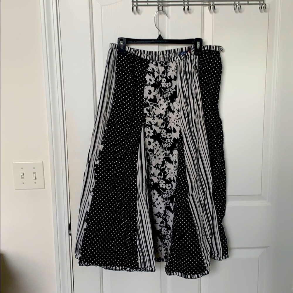 Black white skirt